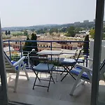 Petit à 100 M De La Appartement *