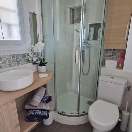 Apartment Petit A 100 M De La