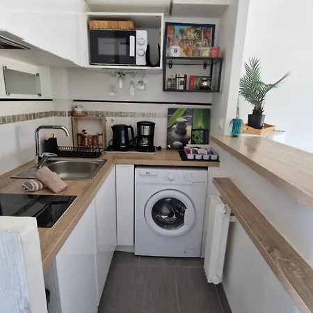 Petit A 100 M De La アパート *